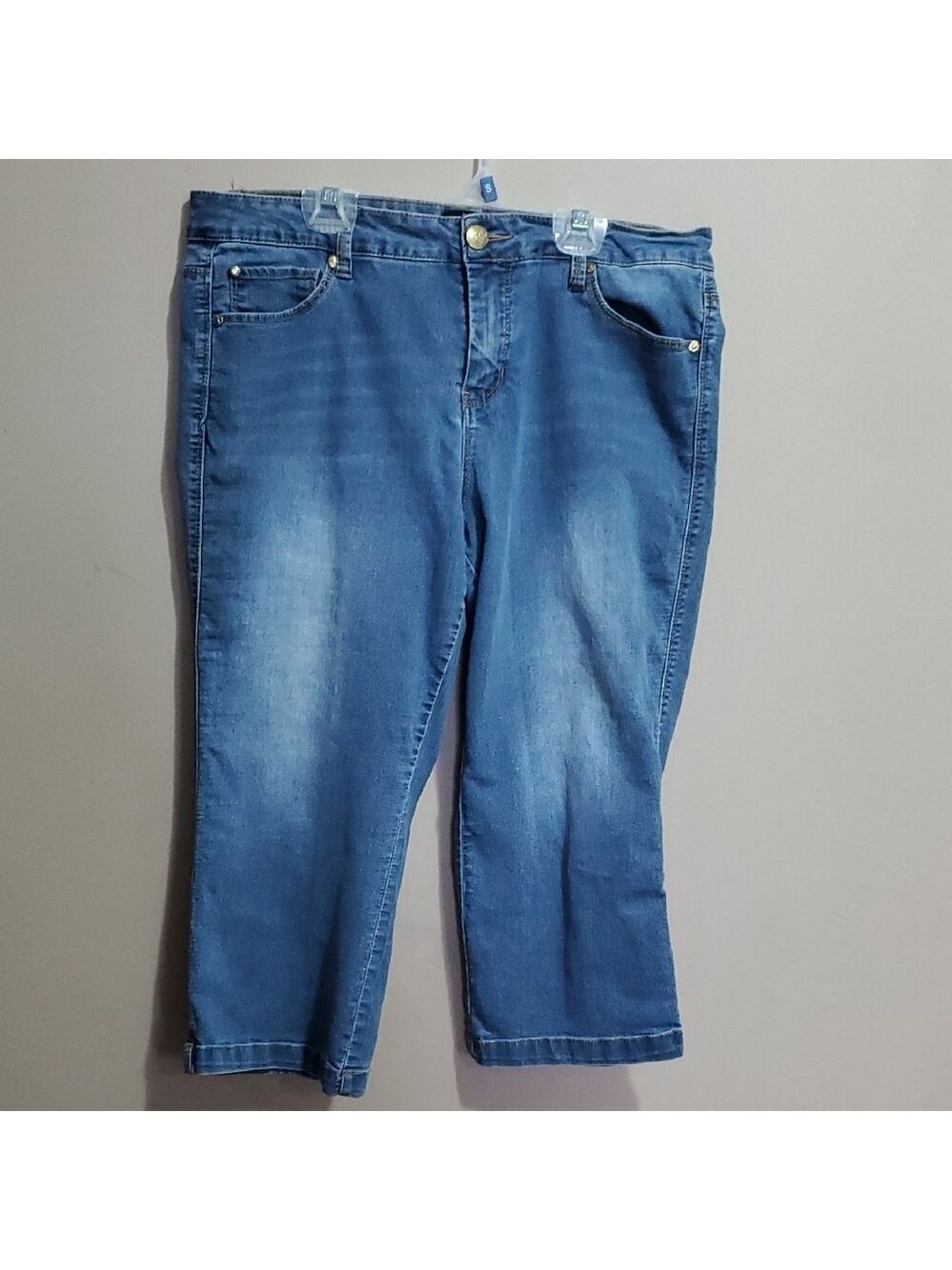 Celebrity Gold Women's Blue Jean Capris Size 14